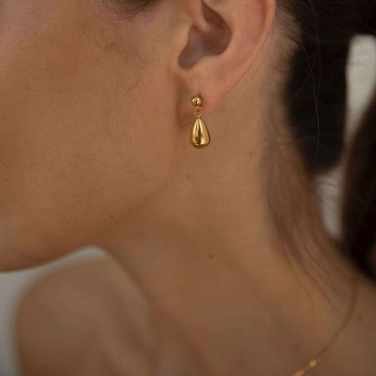 Small Gold Waterdrop Earrings